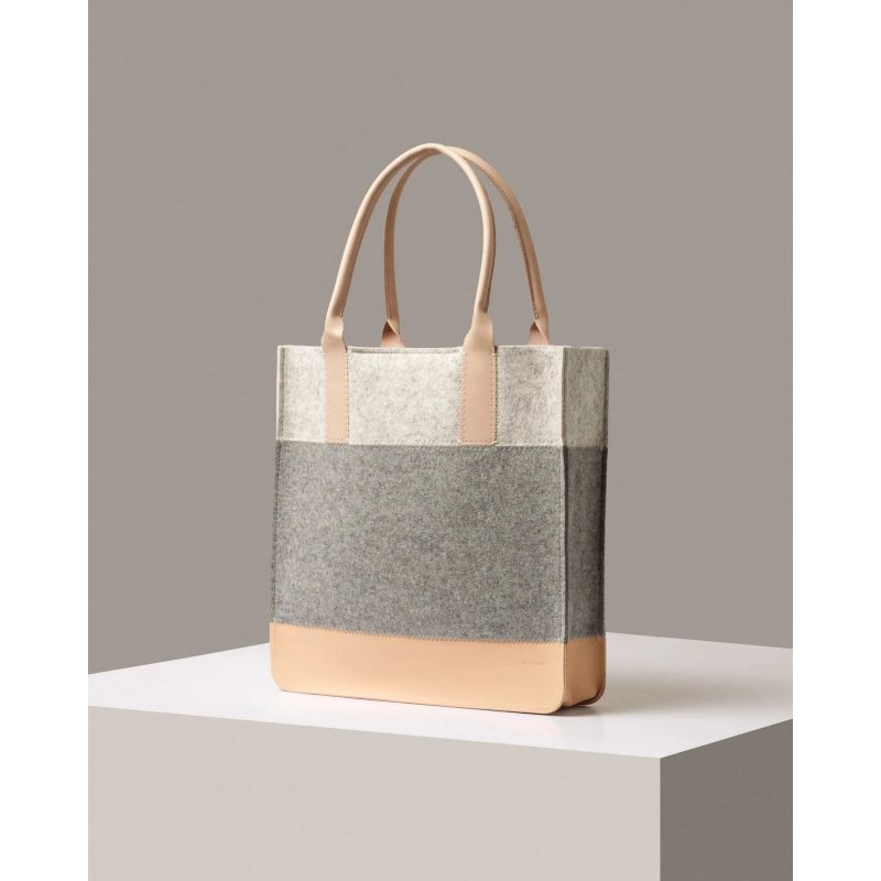 001 jaunt tote natural 3000x 4f9a9cca 0102 4e4d b653 0231862718ab