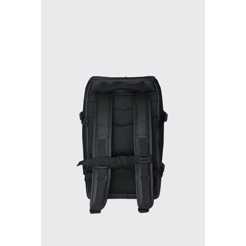 Charger Backpack Backpacks 13860 01 Black 1 660x990 crop center 46d9b3bd 177f 4a42 8cf0 5226c8b1af40