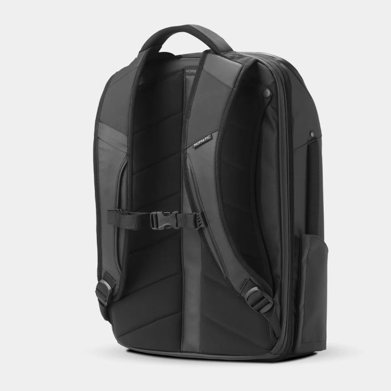 TRPK30 BLK 02 TravelPack20L Nomatic AngleBack