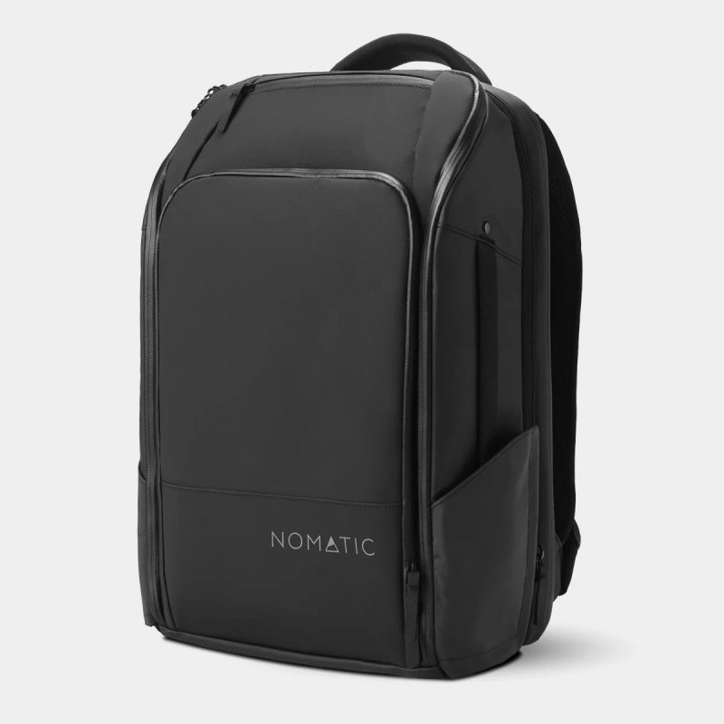 TRPK30 BLK 02 TravelPack20L Nomatic AngleFront