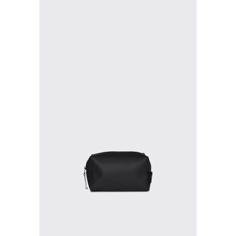 Wash Bag Small Travel Accessories 15580 01 Black 5 660x990 crop center 8f481bd2 e5f6 48e0 a701 5b9c35305339