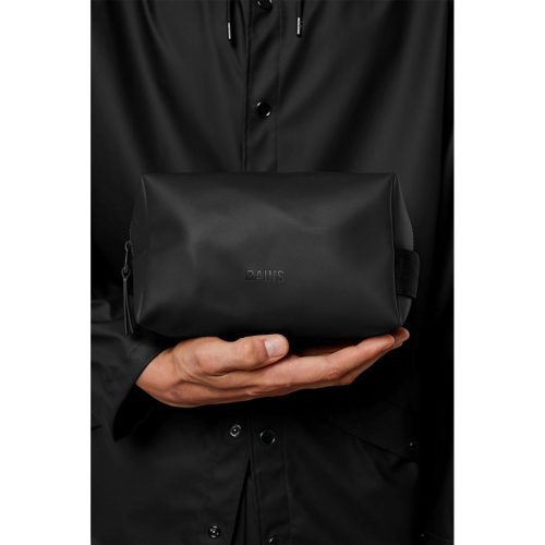 Wash Bag Small Travel Accessories 15580 01 Black 7 930x1395 crop center b0268dd2 188f 475c b437 30e13f2c56da