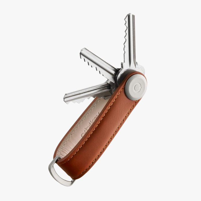 orbitkey leather cognac with tan stitching 3 900x 49e35a15 b12a 4ff4 90ff 3a16e7d6a9dc